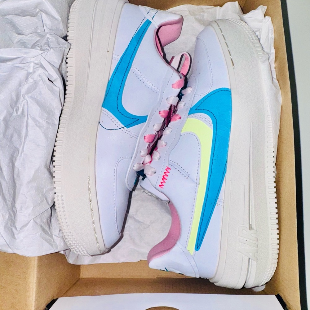 Nike AIR FORCE 1 Platform - Picture 4 of 5